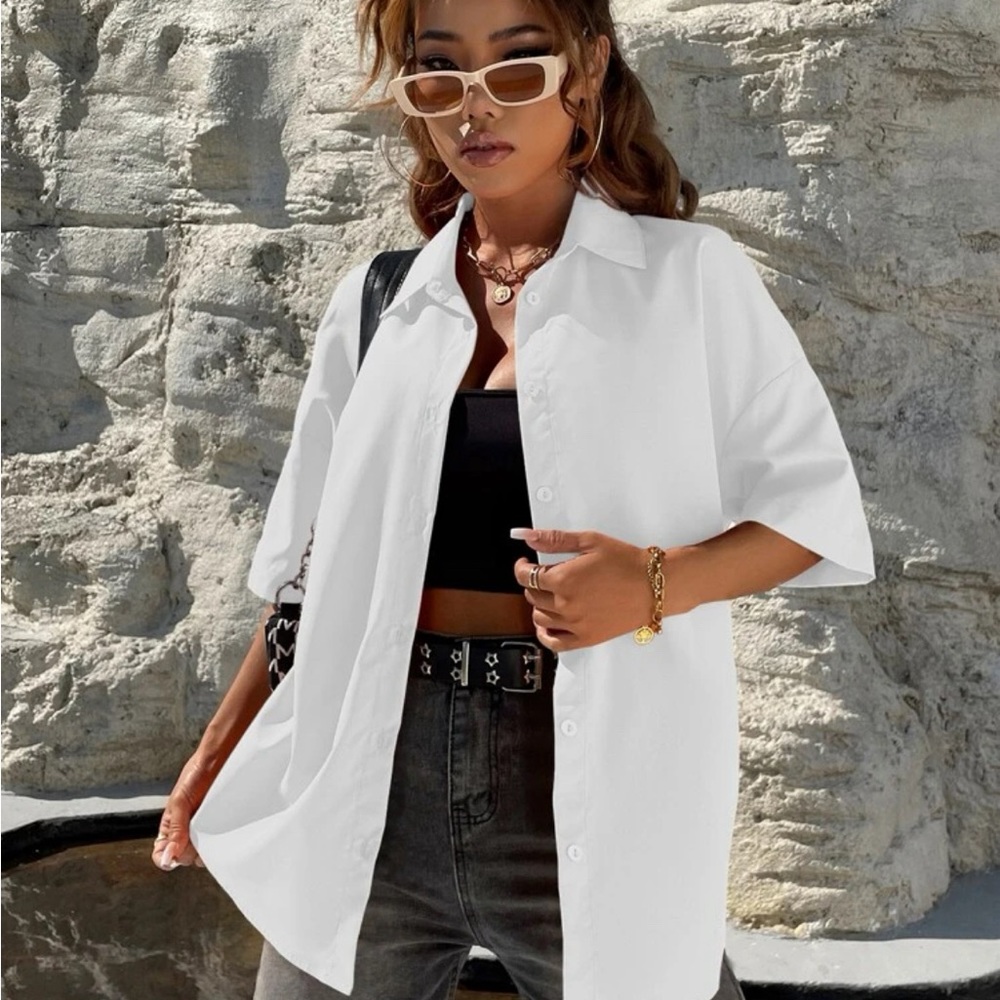 White should curved hem shirt